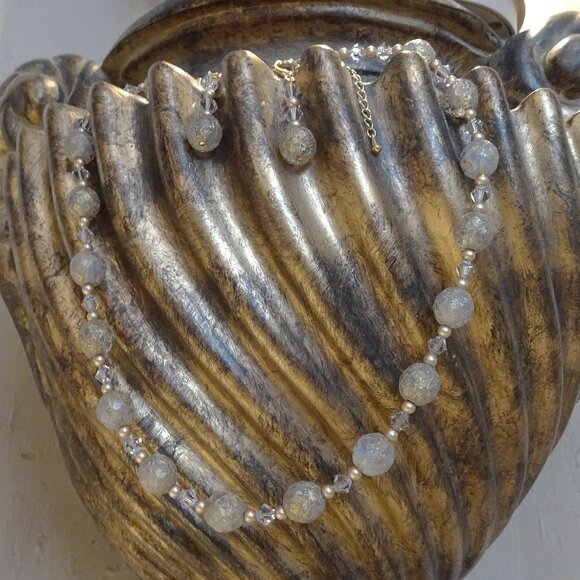 Handmade necklace/earring set in subtle smokey mauve with gold accents - Picture 6 of 9